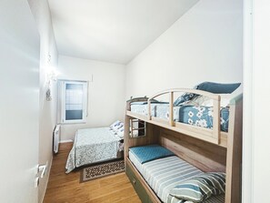 2 chambres, fer et planche à repasser, Wi-Fi gratuit, draps fournis