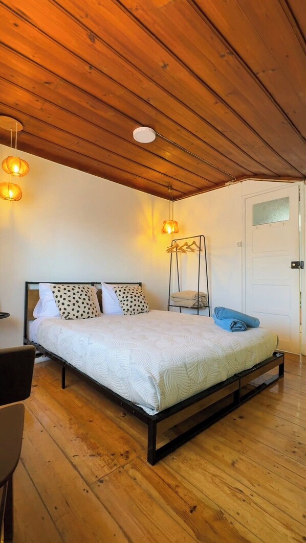 3 bedrooms, free WiFi, bed sheets