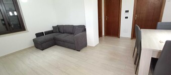 DETACHED HOUSE A FEW MINUTES WALK FROM THE BEACH WITH PRIVATE GARDEN