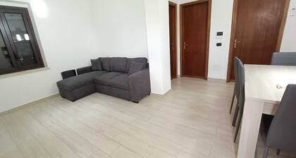 DETACHED HOUSE A FEW MINUTES WALK FROM THE BEACH WITH PRIVATE GARDEN