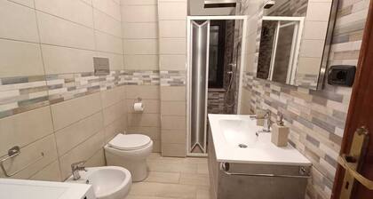 DETACHED HOUSE A FEW MINUTES WALK FROM THE BEACH WITH PRIVATE GARDEN
