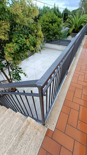 DETACHED HOUSE A FEW MINUTES WALK FROM THE BEACH WITH PRIVATE GARDEN