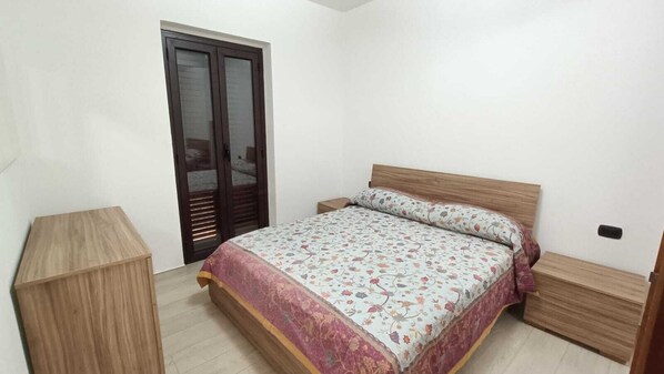 2 bedrooms, iron/ironing board, Internet, bed sheets