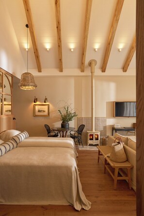 Luxury suite | Free minibar, desk, laptop workspace, free WiFi