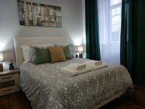 1 soverom, strykejern/-brett, wi-fi (inkludert) og sengetøy