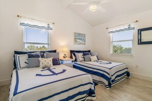 3 bedrooms, WiFi, bed sheets - The Phoenix: Gulf & Back Bay Views, Walk to Beach! (Fort Myers Beach)