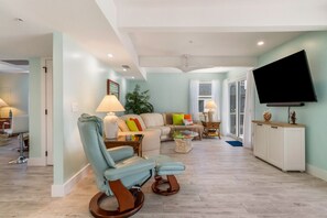 TV, fireplace - The Phoenix: Gulf & Back Bay Views, Walk to Beach! (Fort Myers Beach)