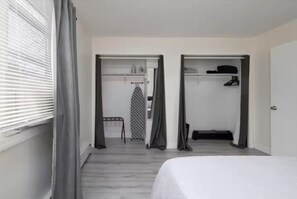 1 slaapkamer, een bureau, een strijkplank/strijkijzer, gratis wifi