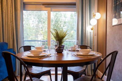 Pass the Keys | Stylish Riverside Apartment with Free Parking