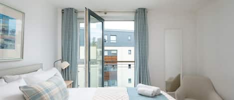 2 عدّة غرف نوم وواي فاي مجانًا وملاءات أسرّة