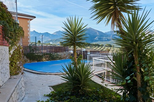 Holiday Home 'The Brushstroke Of Mágina' with Private Pool, Private Terrace and Air Conditioning