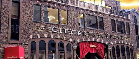 المنشأة من الخارج