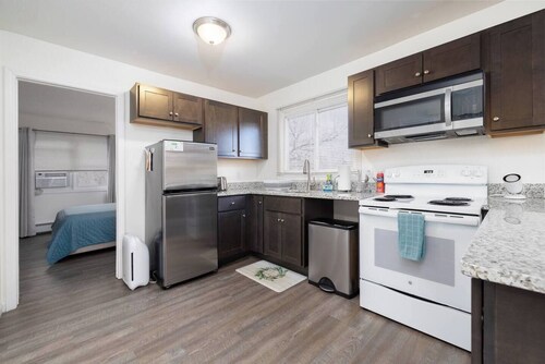 Tranquil Simple Comfort - Webster Hill Suite 2E