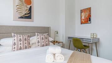 5 bedrooms, internet, bed sheets