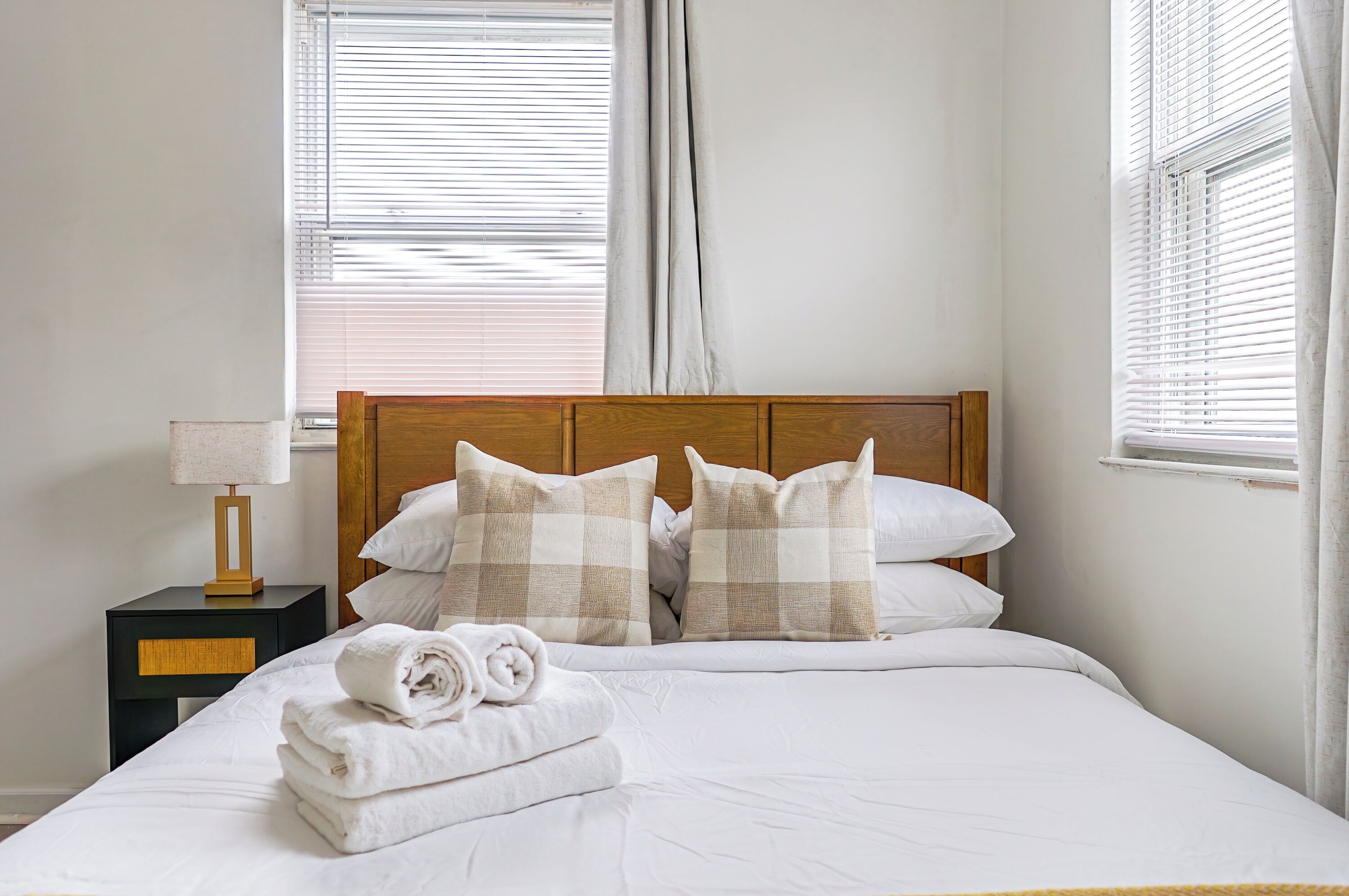 5 bedrooms, internet, bed sheets