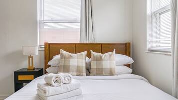 5 bedrooms, internet, bed sheets