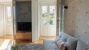 Comfort-íbúð - útsýni yfir á | Myrkratjöld/-gardínur, hljóðeinangrun, ferðavagga
