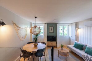 Comfort Apartment, River View | Blackout drapes, soundproofing, travel crib, free WiFi - Porto Haven - Under the Luís I Bridge  (Porto)