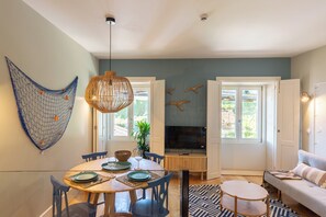 Comfort-lejlighed - udsigt til flod | Mørklægningsgardiner, lydisolering, weekendseng, gratis Wi-Fi