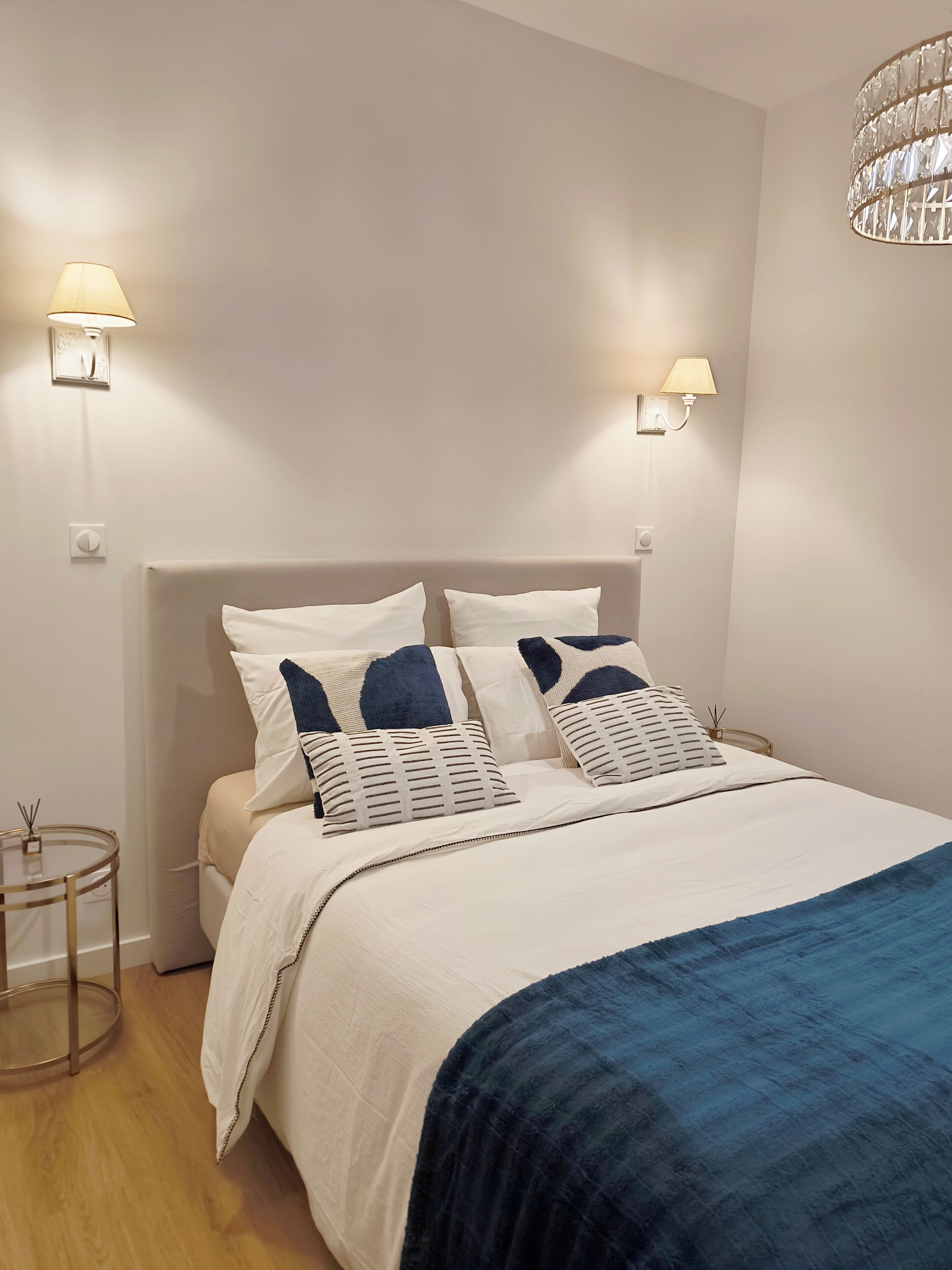 1 habitación, tabla de planchar con plancha, cuna de viaje y wifi 