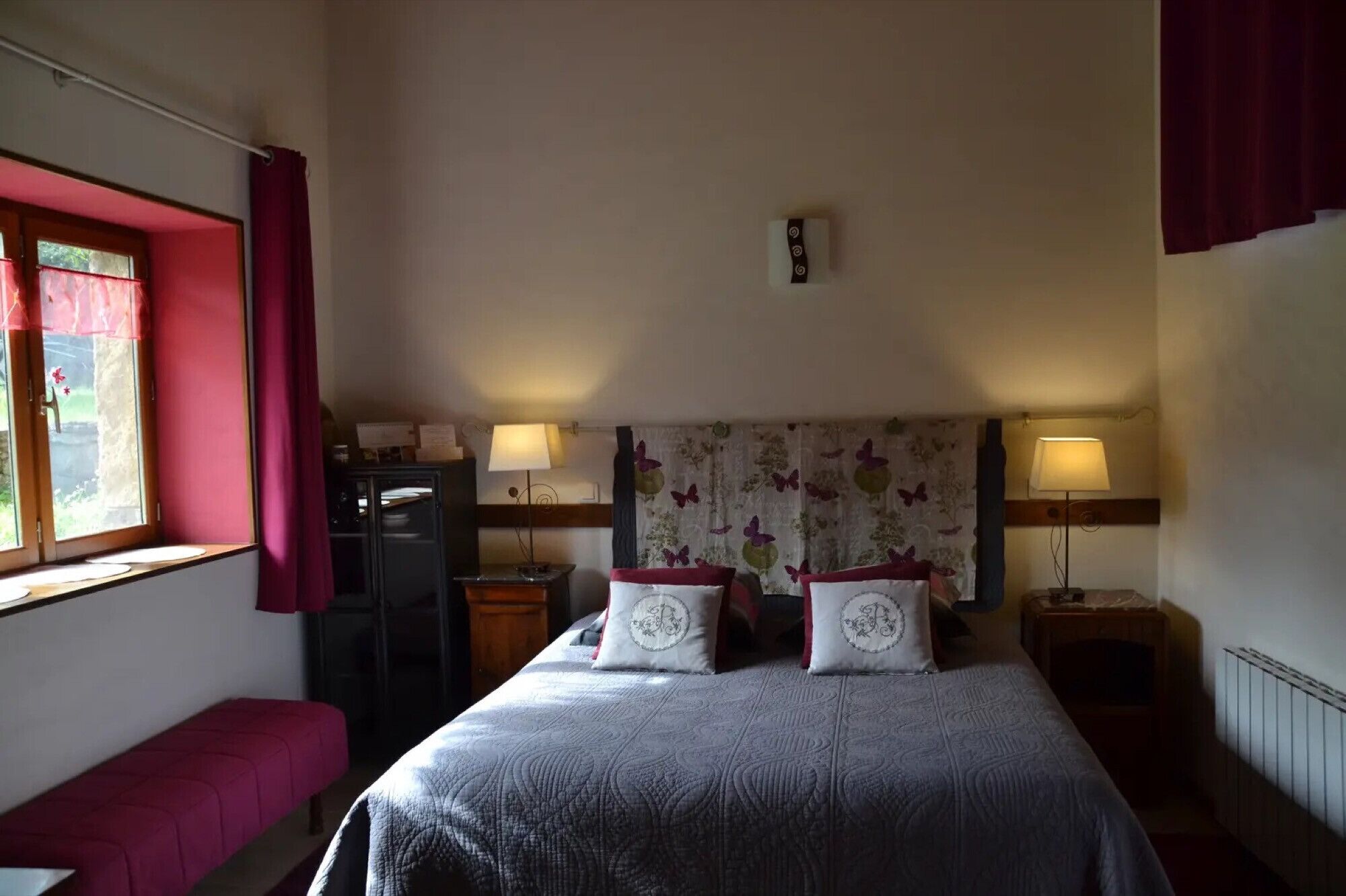 1 bedroom, bed sheets