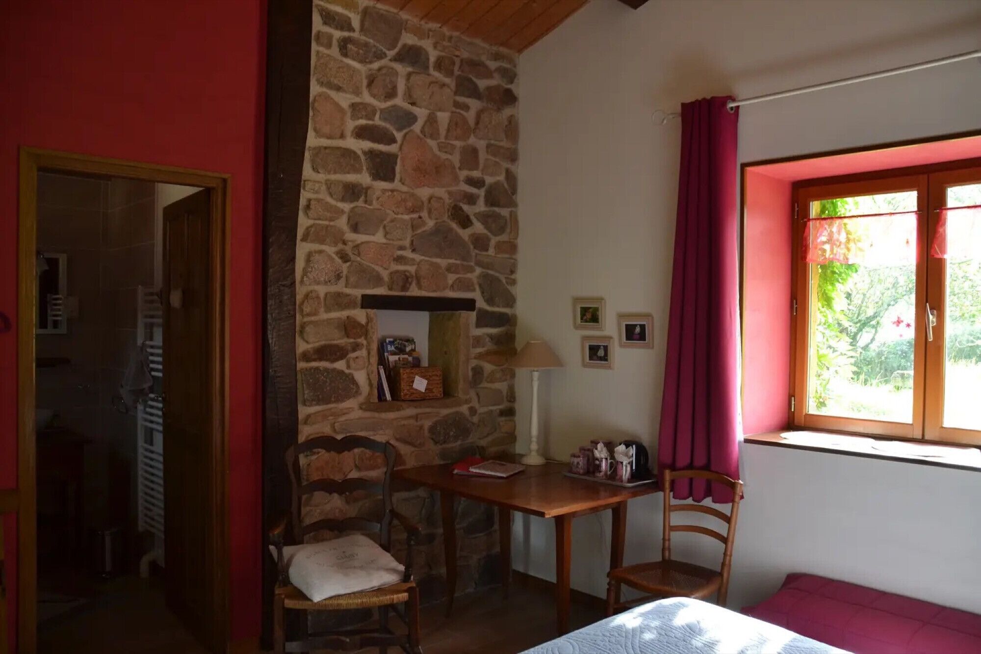 1 bedroom, bed sheets