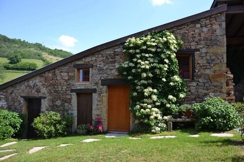 Guest Room 'La Framboisine' with Garden Access