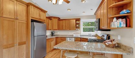 Réfrigérateur, micro-ondes, four, lave-vaisselle