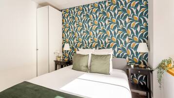 Apartment, Courtyard View | Hypo-allergenic bedding, pillowtop beds, individually decorated