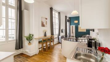 Apartment, Courtyard View | Private kitchen | Fridge, microwave, stovetop, toaster