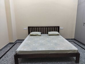 1 makuuhuone, silitysrauta/-lauta, Wi-Fi, vuodevaatteet