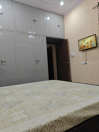 Jaipur Stay near Airport & Markets