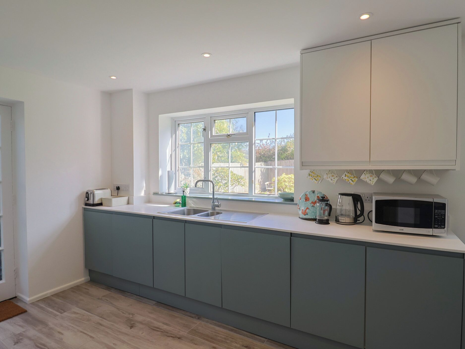 Dishwasher, cookware/dishes/utensils