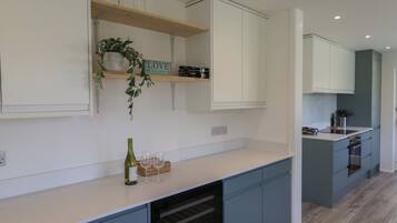 Dishwasher, cookware/dishes/utensils