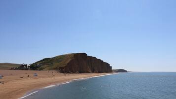 بالقرب من الشاطئ