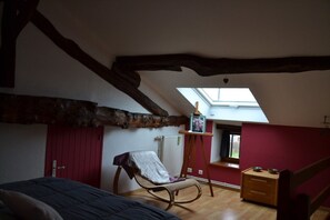 2 chambres, fer et planche à repasser, Wi-Fi, draps fournis