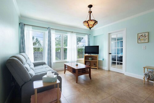 Sunny Terrace Escape - Near USF & Busch Gardens