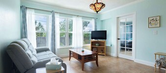 Sunny Terrace Escape - Near USF & Busch Gardens