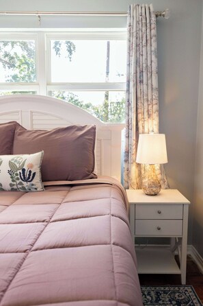 3 bedrooms, desk, travel cot, WiFi