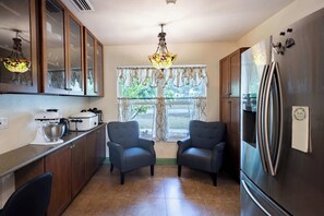 Interior - Sunny Terrace Escape - Near USF & Busch Gardens (Temple Terrace)