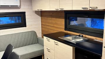 Comfort Mobile Home | Private kitchen | Fridge, microwave, oven, stovetop