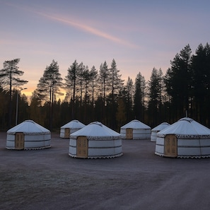 Luxury 1 Queen Bed Yurt | Free WiFi, wheelchair access