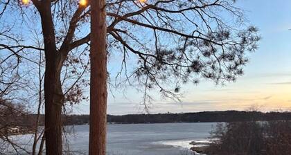 Creekside Cottage! Lake Altoona Getaway