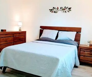 4 bedrooms, desk, iron/ironing board, free WiFi