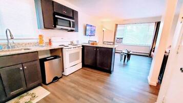 雪櫃、微波爐、焗爐、爐具