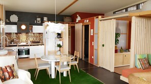 Dining - Gîte Dilos – Holiday Home in Gan (Gan)