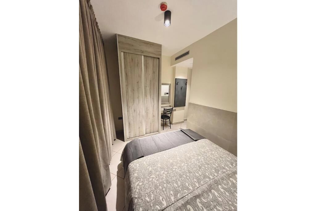 1 habitación, acceso a internet y ropa de cama 