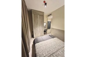 1 多间卧室、上网接入、床单