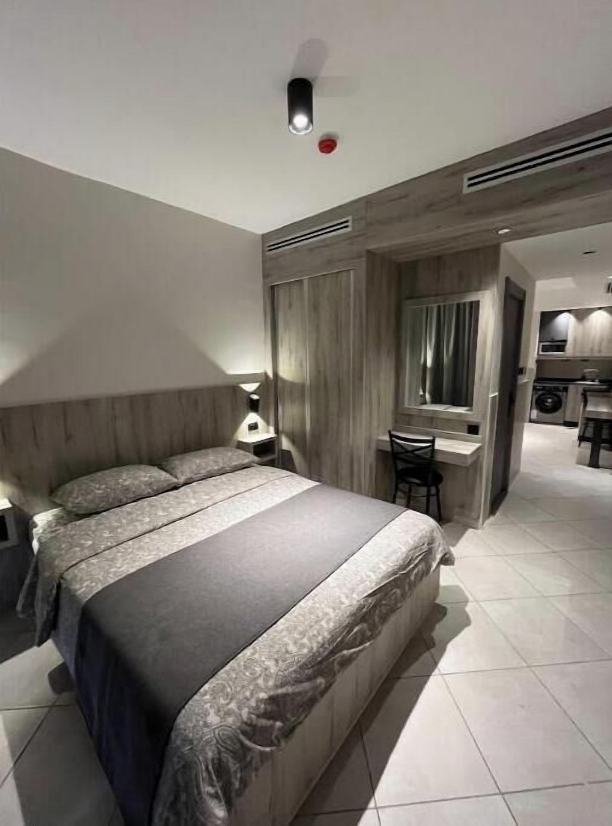 1 bedroom, internet, bed sheets