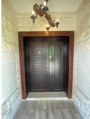 Interior - Prestigious Spacious Retreat (Amman)